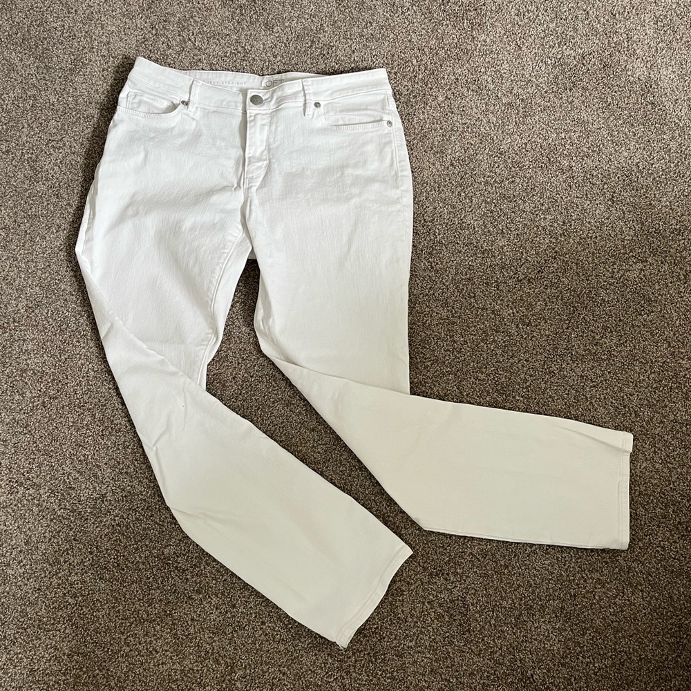 LOFT CURVY STRAIGHT LEG WHITE DENIM. Excellent condition. Smoke free home.